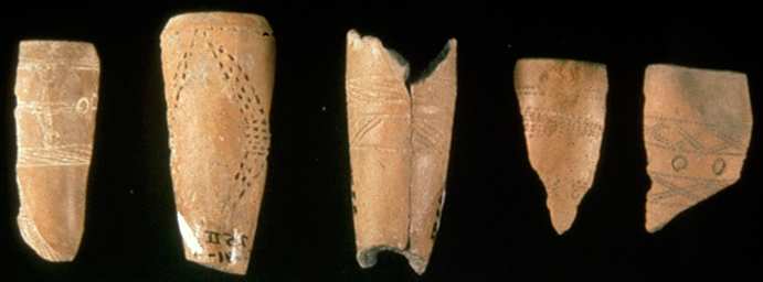 Native Americans, colonists, and enslaved workers decorated pipes they made in the Chesapeake Bay region with distinctive pin-like indentations