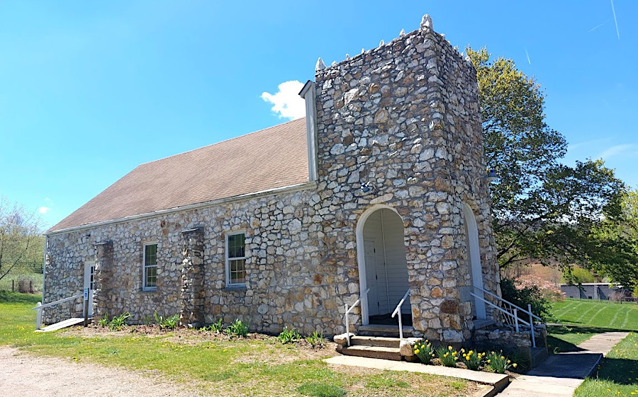 Willis Presbyterian Church (now New Beginnings House of God) was built in 1954 south of Floyd