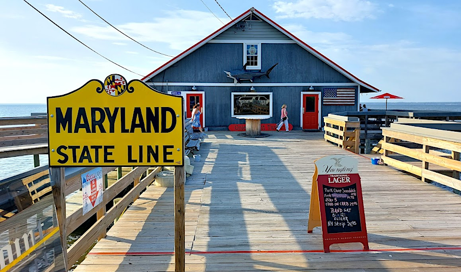 Coles Point Tavern on the Potomac River is in St. Mary's County (Maryland), and a red line marks the boundary with Westmoreland County (Virginia)