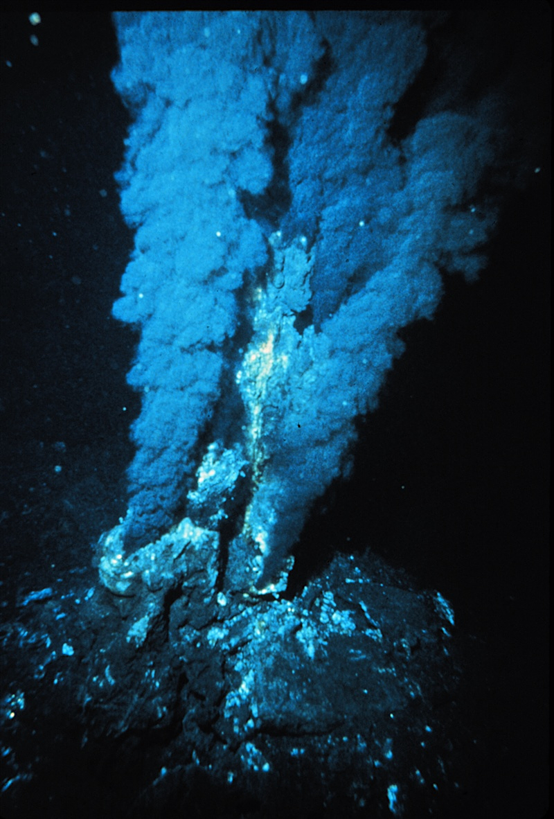 hydrothermal fluids at the edges of rifting ocean crust create massive sulfide deposits with gold
