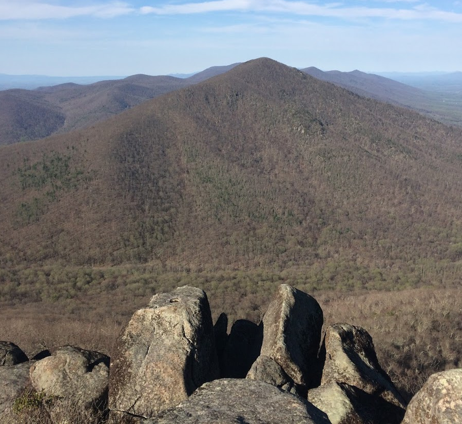 Flat Top Mountain, seen from the peak of Sharp Top Mountain (Peaks of Otter in Bedford County)