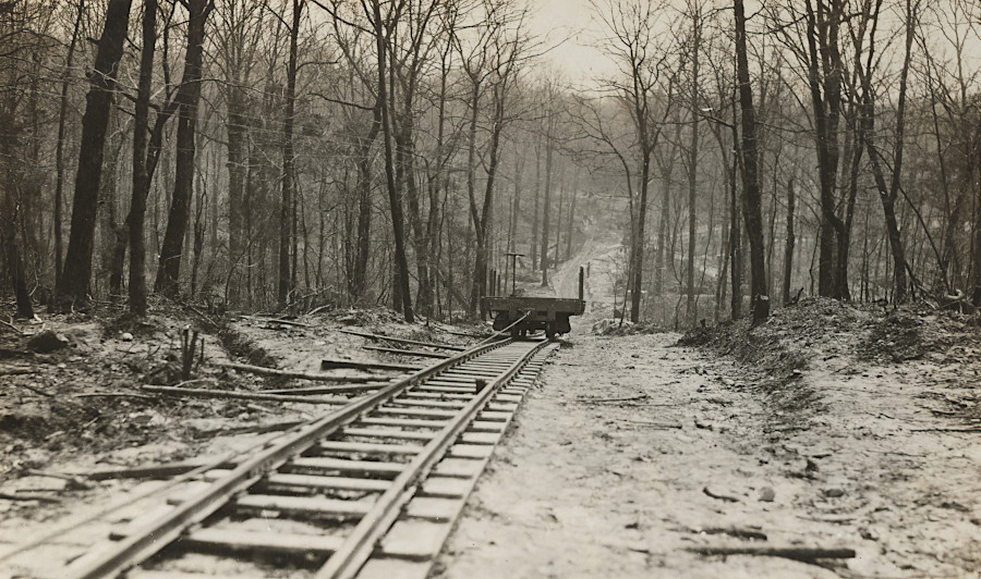 a narrow-gauge railroad built with a 30% grade at Fort Belvoir in 1918 used a cable hoist rather than a locomotive to move cars