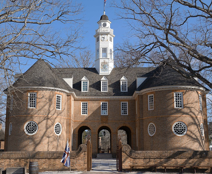 the Capitol building visited by tourists at Colonial Williamsburg is a reconstruction of the first Capitol building that burned in 1747, quite different from the second Capitol used in 1753-1779