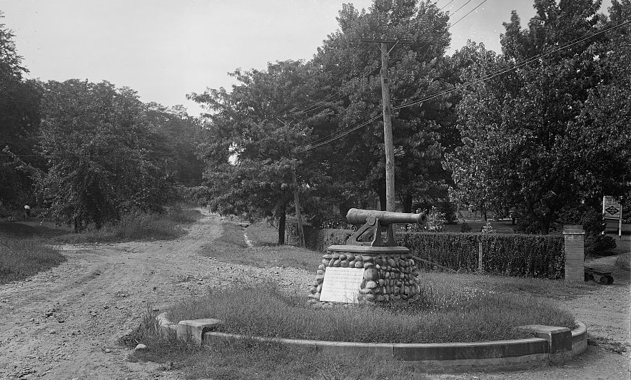a cannon supposedly abandoned by General Braddock was used in 1915 to mark his trail from Alexandria towards Fort Duquesne