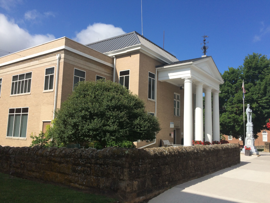 entering the Tazewell County courthouse requires passing by a monument honoring Confederate soldiers