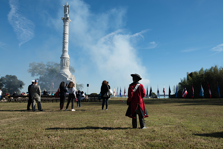 re-enactors at the Yorktown Victory Monument