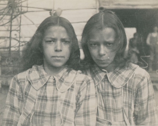 anthropologist Frank Speck photographed Winona and Iola Bradby in Providence Forge around 1900