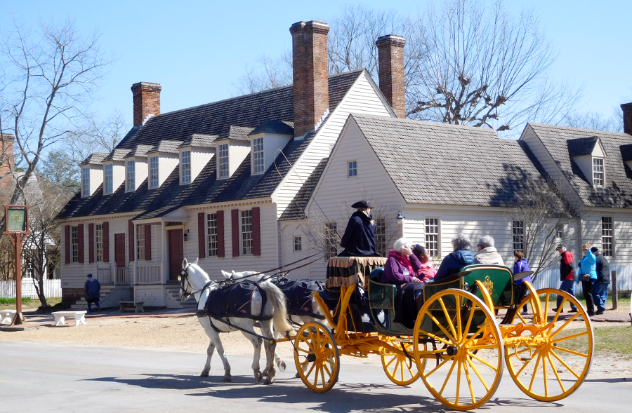 Colonial Williamsburg operates all year, with carriage rides and interpretive services throughout the winter