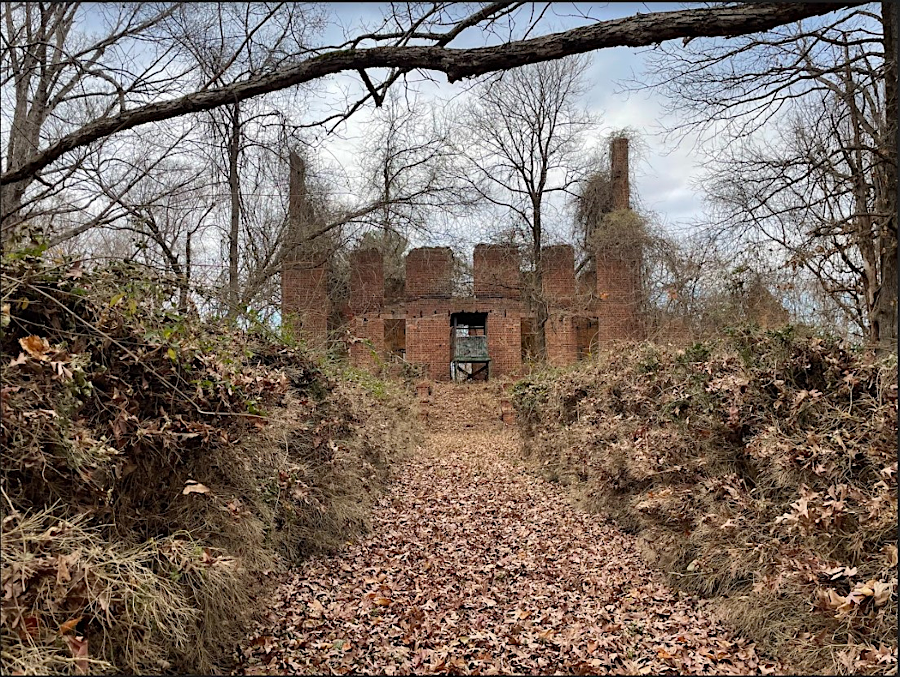 ruins of the quarters for enslaved workers and the plantation house at Oak Hill, built in the 1820's