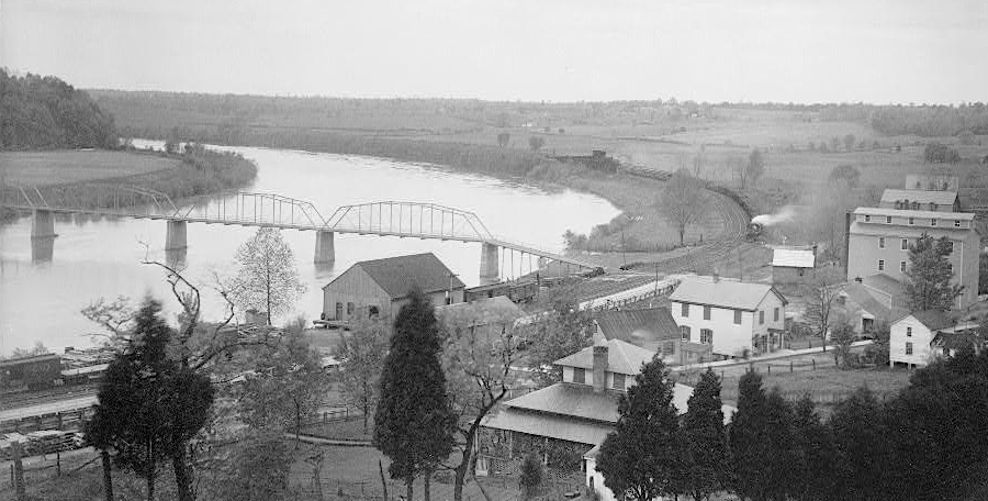 the Chesapeake and Ohio Ralroad utilized the old James River and Kanawha Canal towpath, parallel to the James River, upstream of Richmond