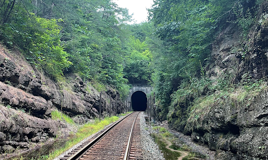 the Virginian Railway built the mile-long Merrimac Tunnel to cross the Eastern Continental Divide
