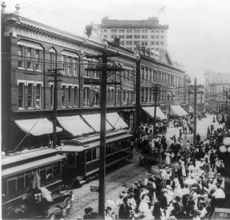 in 1906, the Norfolk Portsmouth Traction Company operated on Main Street in Norfolk; The Tide is not the first trolley or light rail system there
