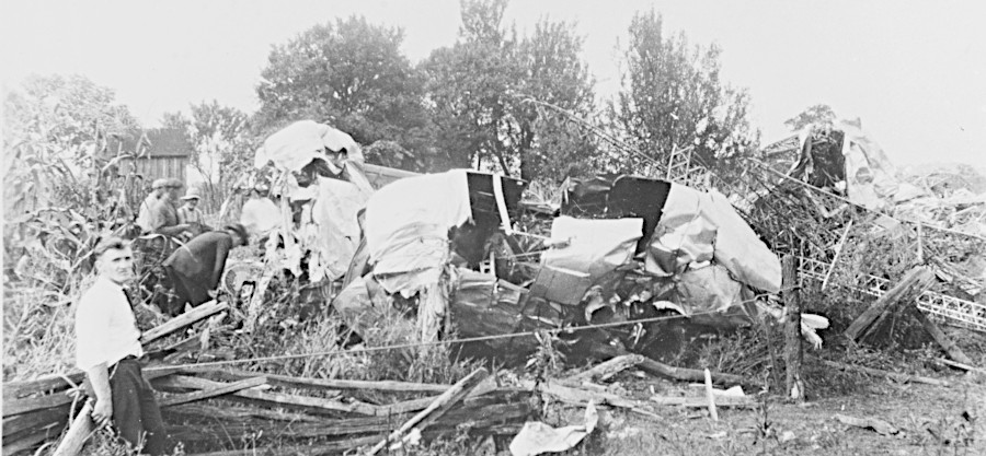 the Shenandoah crashed in Ohio, killing 14 of the 43 passengers on the airrship