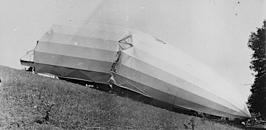 the Shenandoah crashed in Ohio, killing 14 of the 43 passengers on the airrship