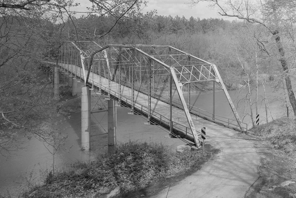 the Clarkton bridge, a pin-connected steel Camelback truss, connected Halifax and Charlotte counties starting in 1902