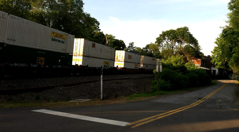 Norfolk Southern intermodal freight, saving energy by carrying containers on B Line at Delaplane (Fauquier County)