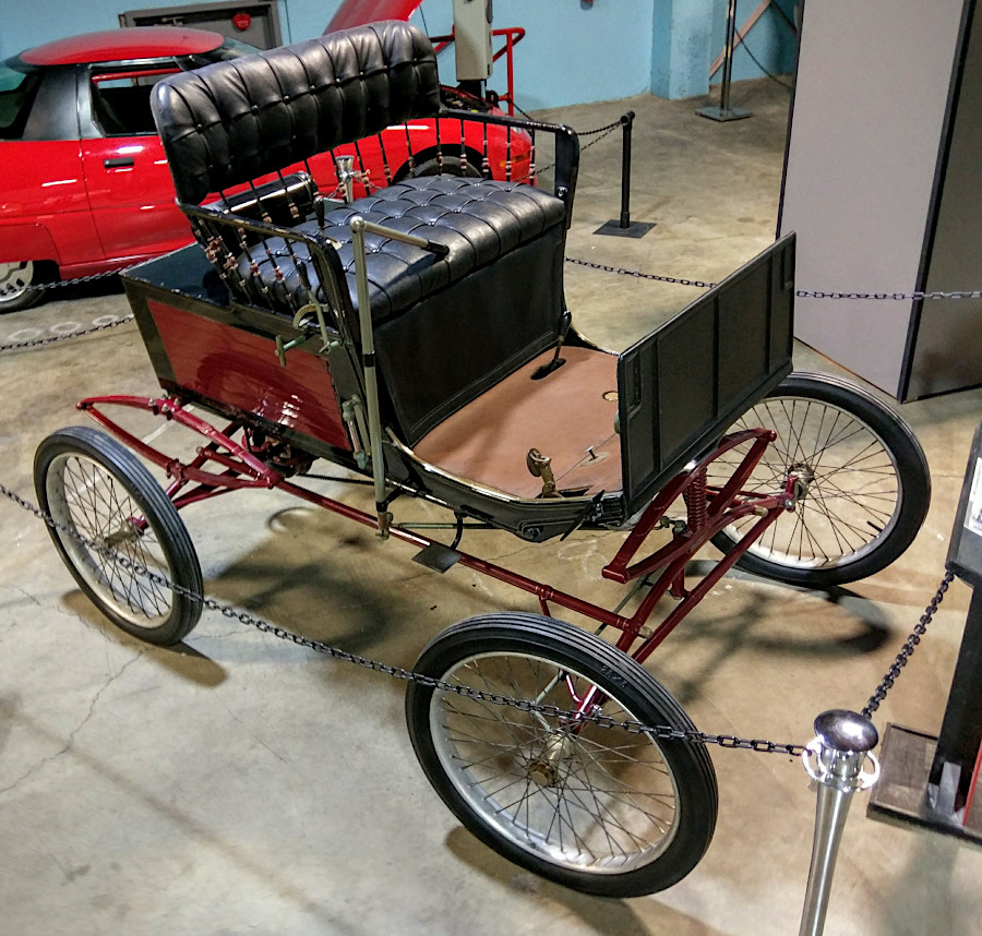 a 1900 Locomobile, comparable to the first car brought to Virginia a year earlier