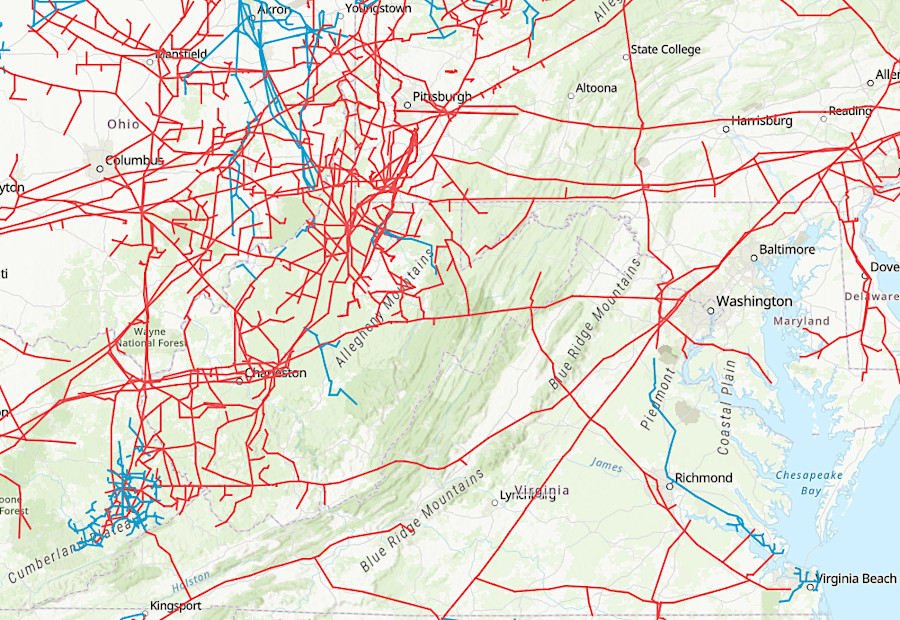 interstate (red) and intrastate (blue) natural gas pipelines in Virginia