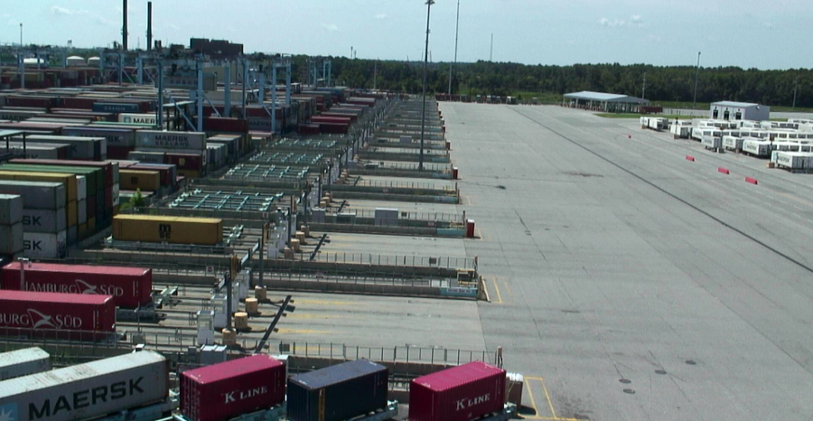 the Virginia International Gateway (VIG) Transfer Zone provides space for containers to be moved by a straddle carrier onto a truck chassis