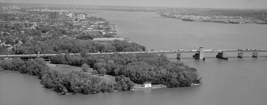 looking upstream at old Woodrow Wilson Bridge (I-95/495 crossing Potomac River)
