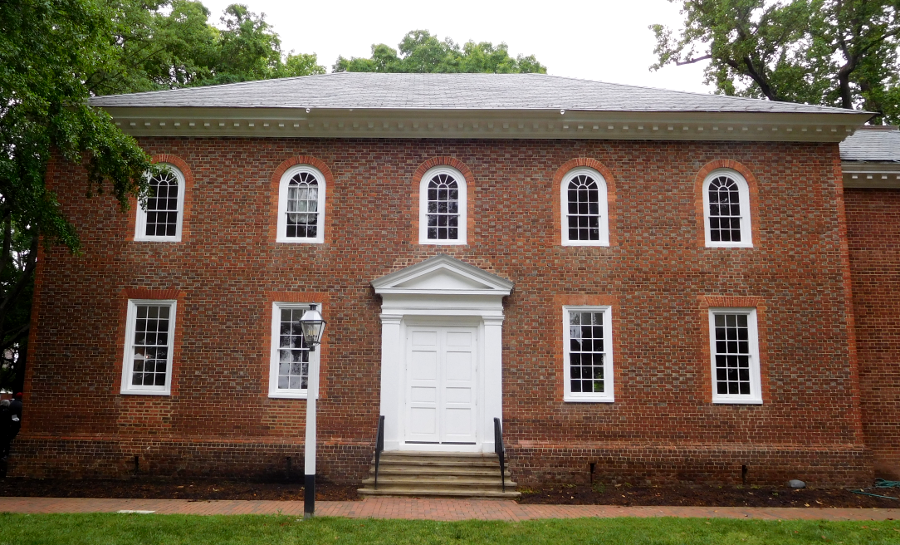 the main entrance to the 1769 Falls Church was on the south side, until a remodelling after the Civil War