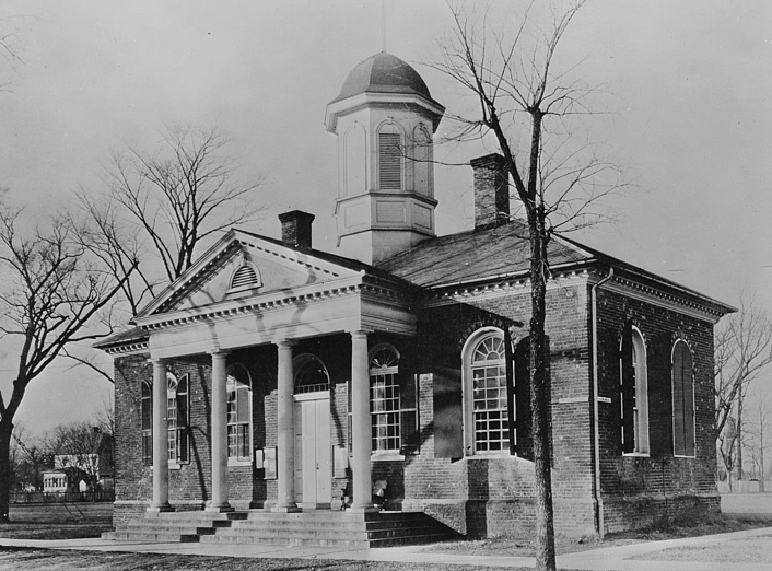 the James City County Courthouse in 1943