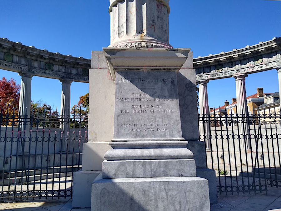 the Jefferson Davis monument claimed he exalted his country before the nations and was an exponent of constitutional principles