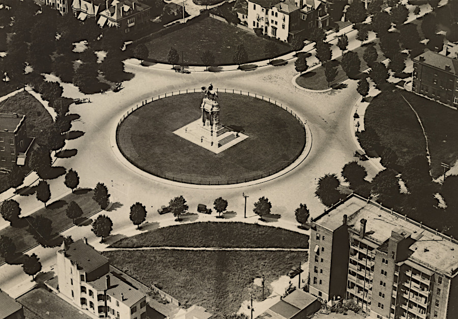 the Robert E. Lee monument on September 3, 1920