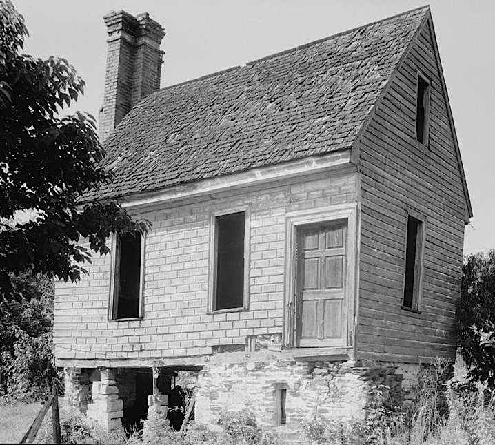 merchants in Dumfries were wealthy enough to build brick and stone houses in the 1760's