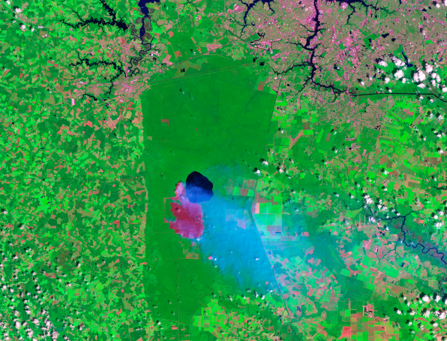 imagery from the Landsat 5 satellite shows the area southwest of the lake already burned by the Lateral West fire by August 15, 2011