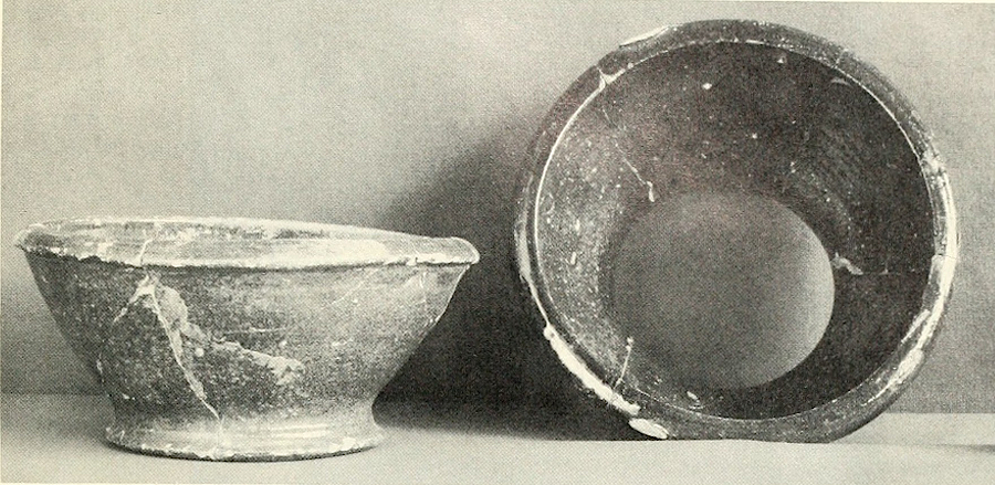 between 1720-1745, the poor potter in Yorktown produced earthenware and stoneware for functional rather than decorative use